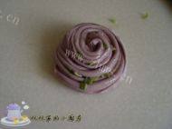 自制紫薯葱油饼做法图解8)