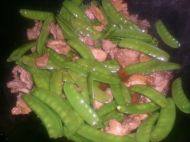 香鲜至极的肉炒荷兰豆