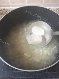润肺养颜百合银耳糖水做法图解7)