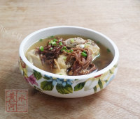美味的珊瑚菌炖鸡块做法图解7)