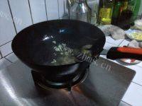 家常菜芹菜炒粉丝做法图解5)