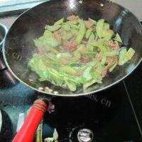 家常菜黄瓜炒瘦肉做法图解6)