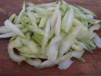 家常菜鸡蛋炒芹菜做法图解1)