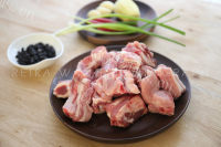特色菜豆豉蒸排骨做法图解1)