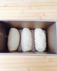 热腾腾的炼奶吐司做法图解19)