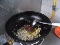 脆嫩可口的肉末土豆丁做法图解8)