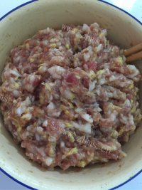 美味的白菜猪肉包子做法图解1)