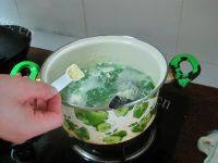 美味的芥菜咸蛋汤