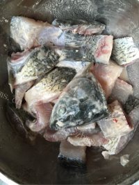 酸爽泡椒鱼做法图解4)