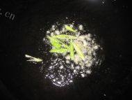 口感饱满的蒜蓉茼蒿做法图解4)
