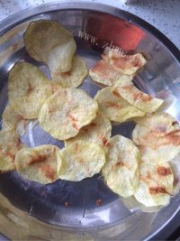 美味的自制薯片做法图解4)