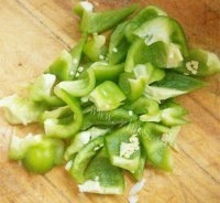 家常菜尖椒炒鸡蛋做法图解1)