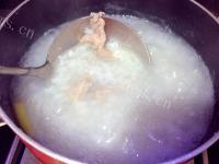 美味营养的皮蛋瘦肉粥做法图解4)