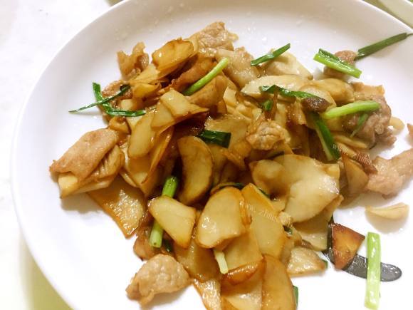 香气浓郁的杏鲍菇炒肉片