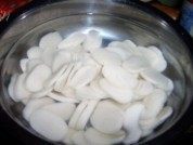 自制鸡丁炒年糕做法图解2)