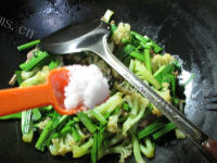 秀色可餐的韭菜鸡胗炒花菜做法图解6)