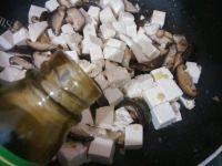 家常菜香菇炖豆腐做法图解10)