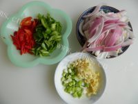 喷香的黑椒牛柳铁板饭做法图解5)