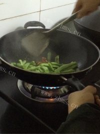 家常菜炒四季豆做法图解1)