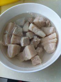 家常菜土豆红烧肉做法图解4)