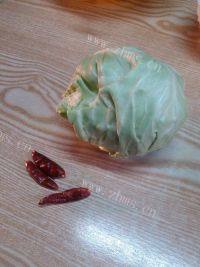 家常菜辣炒包菜做法图解1)