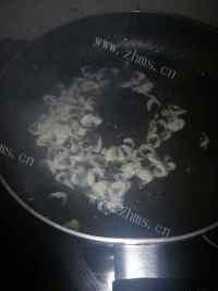 美味的紫菜蛋汤做法图解4)
