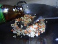 健康美味的蛋炒饭做法图解7)