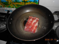 好吃的家常红烧肉焖土豆做法图解2)