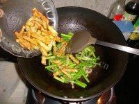 好吃的蒜薹土豆条做法图解11)
