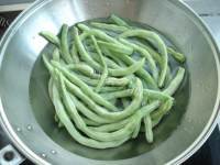 家常菜干煸豆角做法图解1)