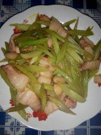 #美食派#芹菜炒肉