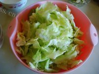 美味营养的手撕包菜做法图解1)