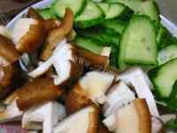 好吃的青瓜香菇五花肉做法图解3)