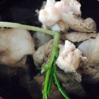 完美的大骨山药汤做法图解3)