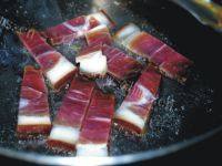 家常菜西芹炒腊肉做法图解4)