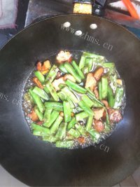 家常菜干煸四季豆做法图解6)