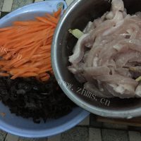 好吃的云耳胡萝卜肉丝做法图解1)