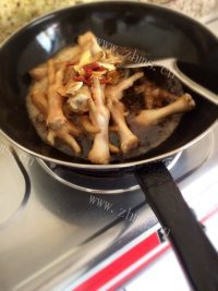 诱人的可乐鸡爪做法图解3)