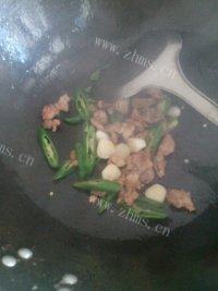 自己做的四季豆炒肉做法图解7)