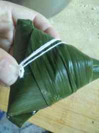 咸香的腊肉香菇粽做法图解9)