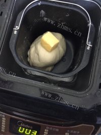 清爽可口的葡萄干面包做法图解7)
