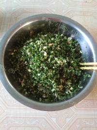 美味的韭菜盒子做法图解1)