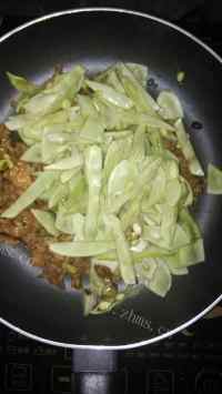 家常菜扁豆炒肉丝做法图解5)