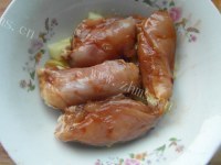 美味的腐乳豆豉蒸鸡做法图解5)