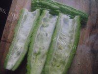 家常菜虾仁炒苦瓜做法图解1)