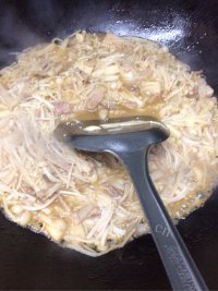 家常菜金针菇炒肉做法图解7)