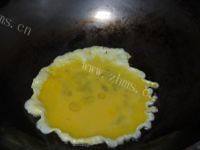 口感极佳的毛豆炒鸡蛋做法图解4)