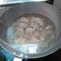 诱人的土豆蒸排骨做法图解3)