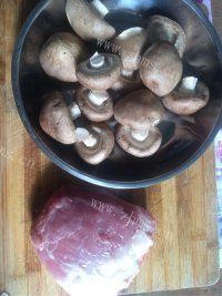 自己做的香菇猪肉饺子做法图解1)