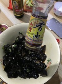 鲜美可口的凉拌木耳做法图解7)